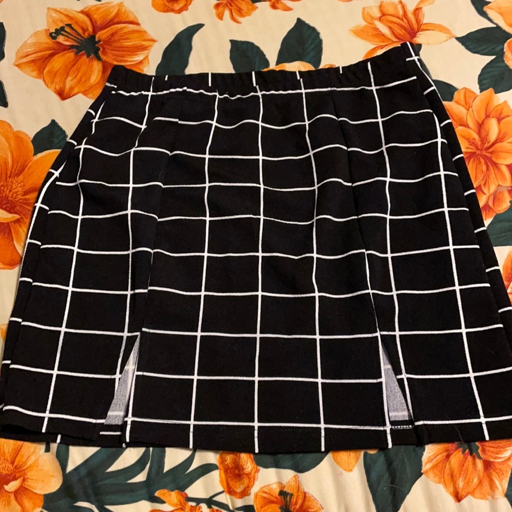 Brand new never worn skirt. Size medium